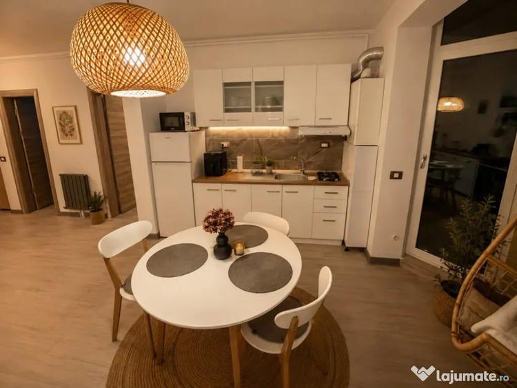 Mamaia Nord | 2 camere de inchiriat cu balcon | Etaj 3 | Apr - 4