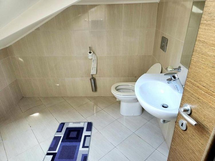 Casă individuală cu 7 camere cu Canalizare în Băneasa