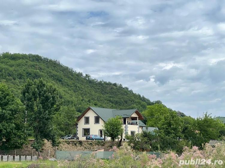 Casă cu 5 camere cu Teren 1500 Mp în Pârscov