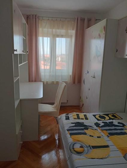 Apartament cu 3 camere decomandat în Central