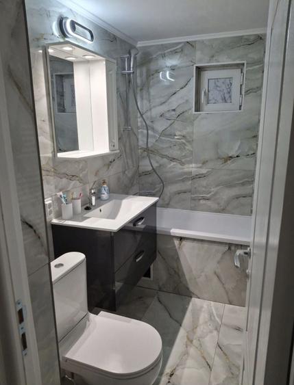 Apartament cu 3 camere decomandat în Crâng