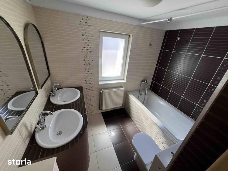 Casă cu 4 camere cu Teren 246 Mp în Florești