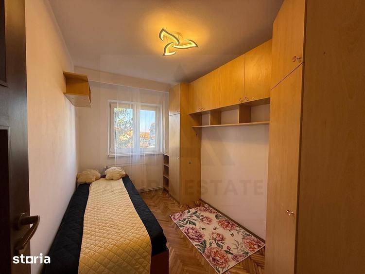 Apartament cu 4 camere decomandat în Valea Aurie