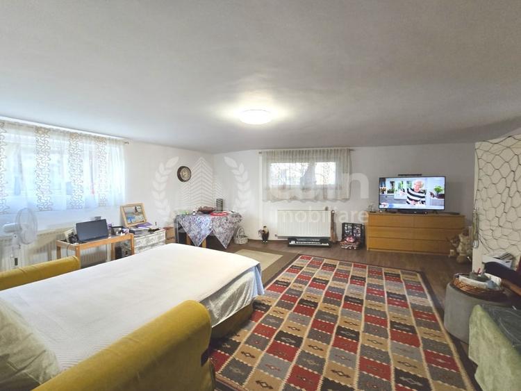 Casă individuală cu 7 camere cu Canalizare în Gruia