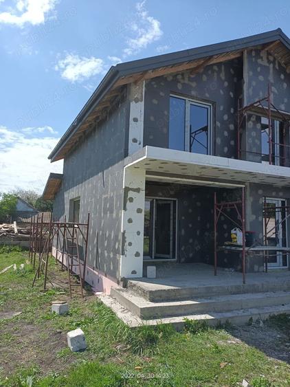 Casă cu 6 camere cu Teren 1200 Mp în Colceag