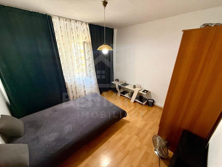 Apartament cu 3 camere decomandat în Craiovița Nouă