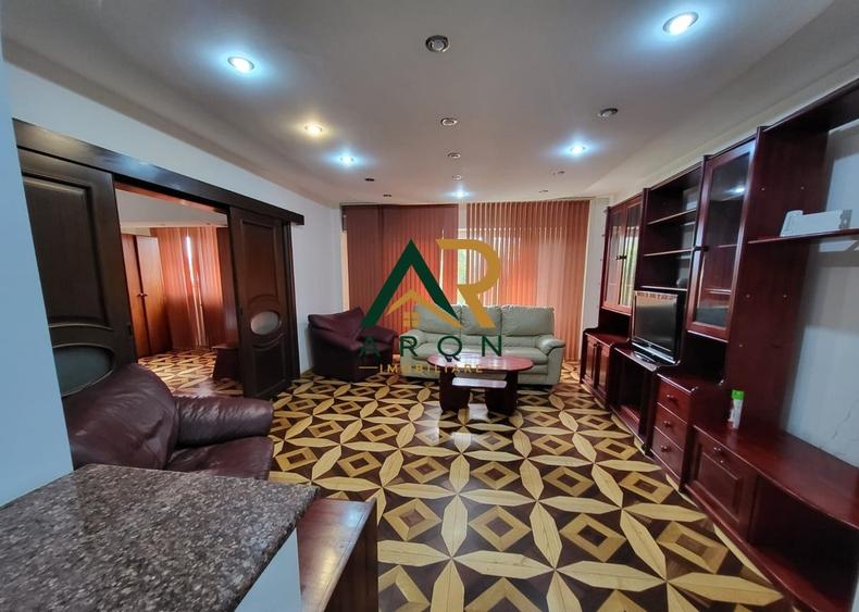 Apartament cu 3 camere semidecomandat, mobilat în P-ța Muncii
