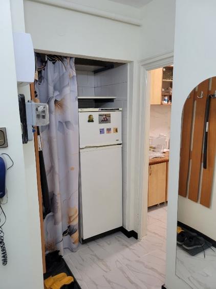 Apartament cu 3 camere semidecomandat, mobilat în P-ța Romană