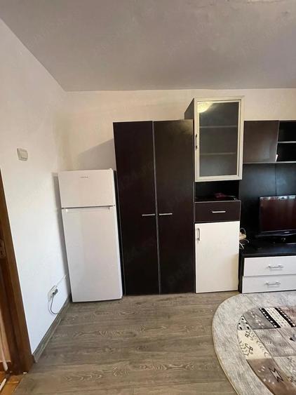Garsonieră decomandată în Lotrului