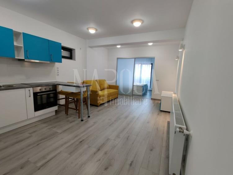 Apartament cu 8 camere decomandat în Gruia