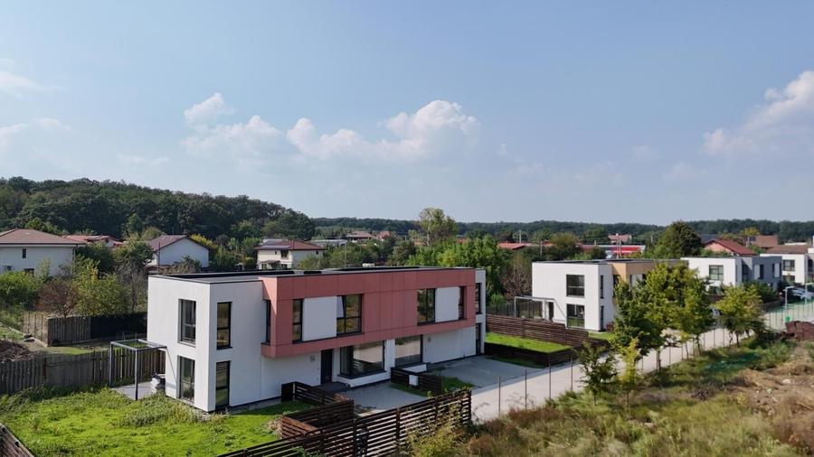 Casă individuală cu 4 camere decomandat cu Canalizare în Corbeanca