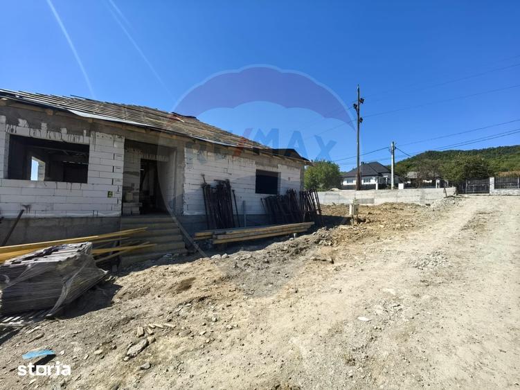 Casă cu 4 camere cu Teren 500 Mp în Central