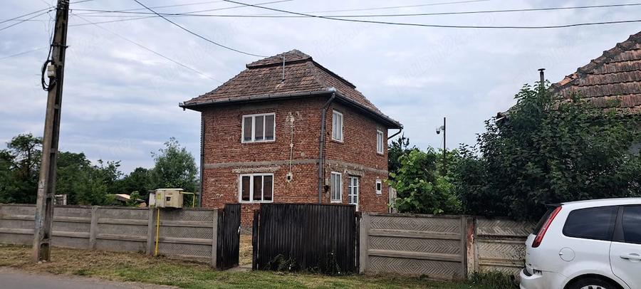 Casă cu 2 camere cu Teren 680 Mp în Războieni-Cetate