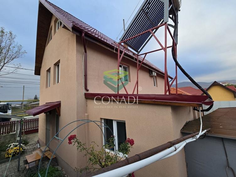 Casă cu 8 camere cu Canalizare în 1 Mai