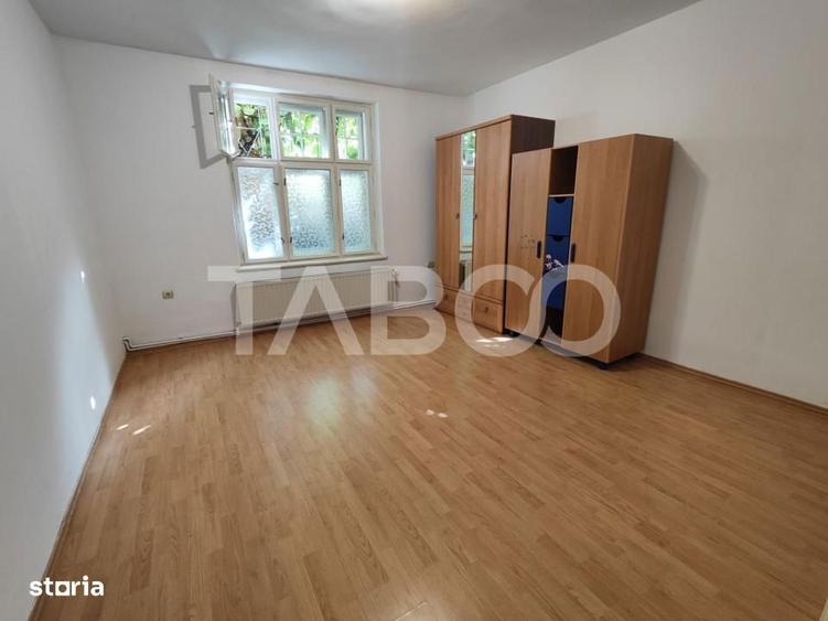 Apartament cu 3 camere decomandat, mobilat în Sub Arini
