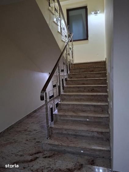 Casă cu 8 camere cu Teren 764 Mp în Tineretului