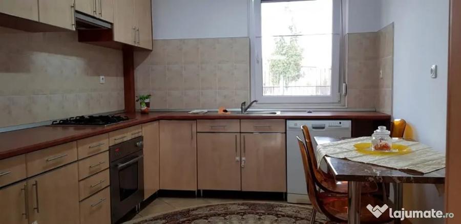 Casă cu 6 camere cu Teren 329 Mp în Trei Stejari