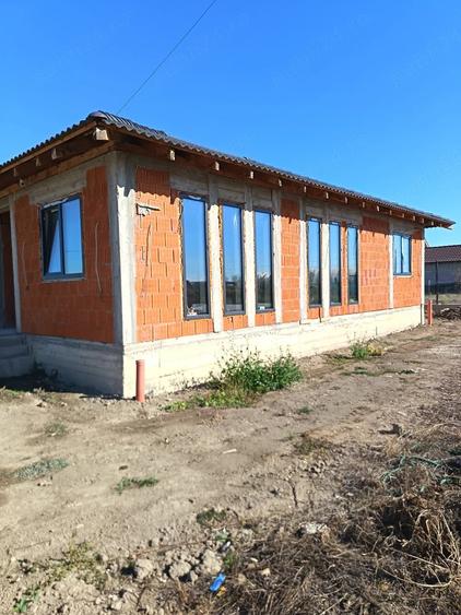 Casă cu 3 camere cu Teren 300 Mp în Central