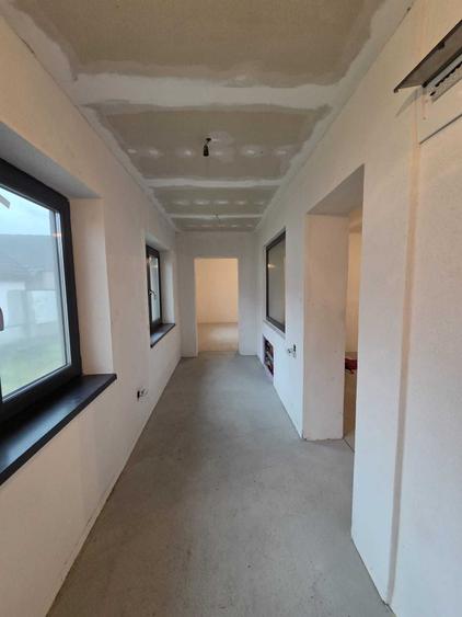 Casa de vanzare in Avrig(la doar 20 min de Sibiu)cu teren de 907 mp - 1