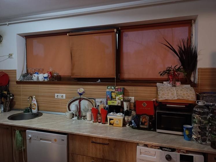 Apartament cu 4 camere semidecomandat în Central