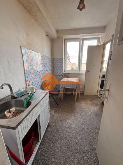 Apartament cu 3 camere semidecomandat în Iancului