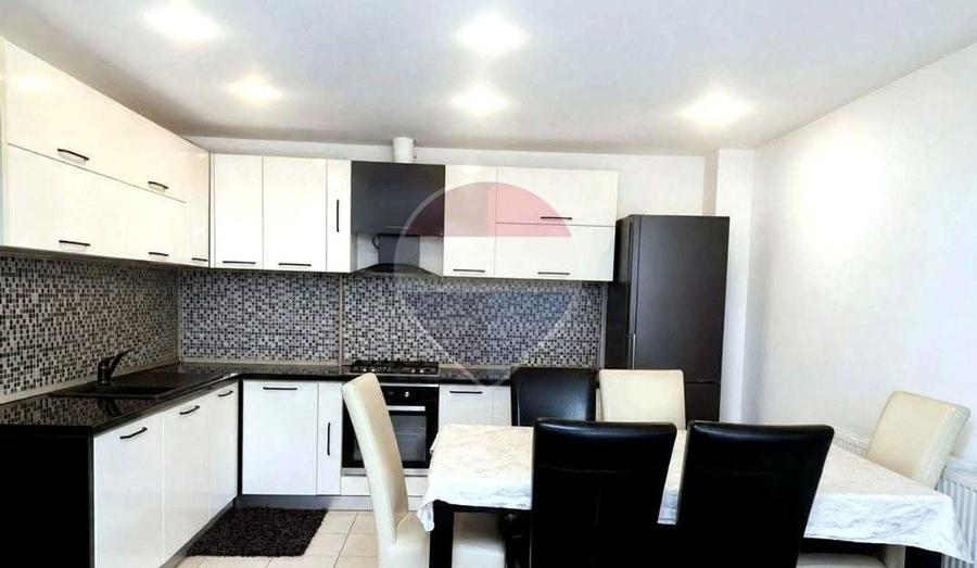 Apartament cu 3 camere decomandat, mobilat în Soarelui