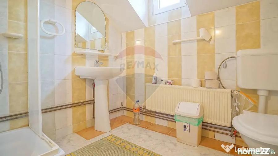 Casă cu 11 camere cu Teren 712 Mp în Fundata
