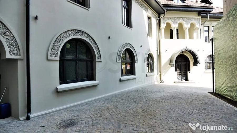 Casă cu 7 camere cu Teren 474 Mp în Romană