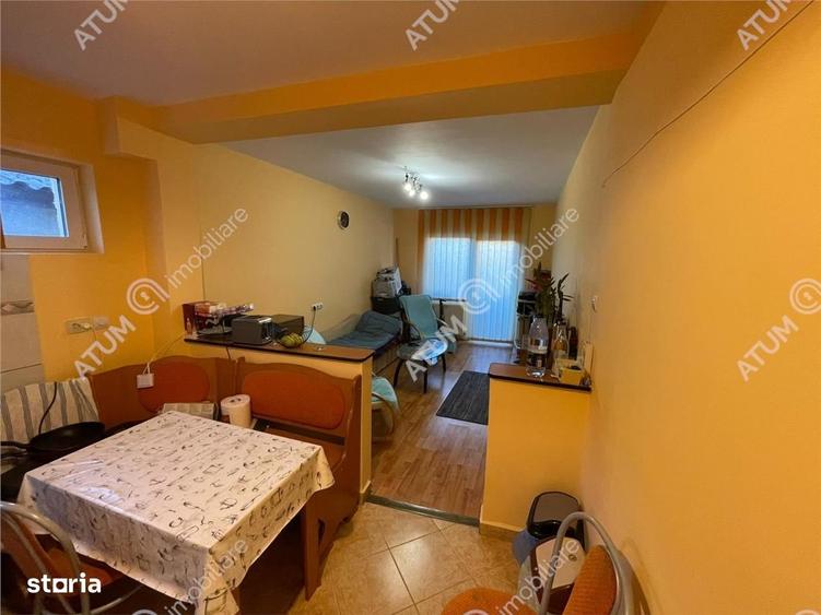 Apartament cu 3 camere decomandat, mobilat în Turnișor