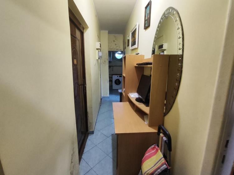 Apartament cu 3 camere decomandat, mobilat în Andronache