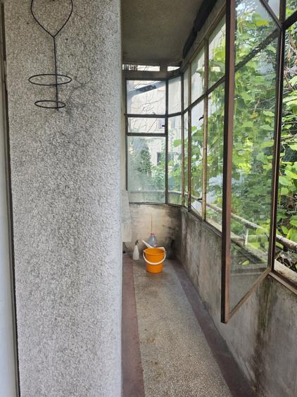 Casă individuală cu 9 camere cu Canalizare în Vatra Luminoasă