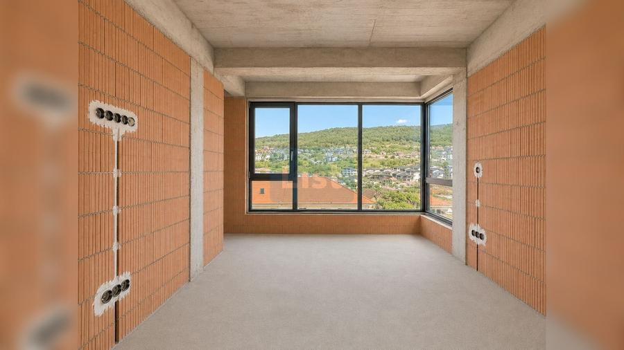 Casă cu 4 camere cu Teren 600 Mp în Florești