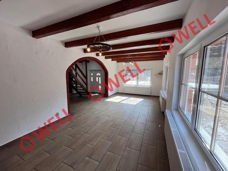 Casă cu 6 camere cu Teren 781 Mp în Ghelința