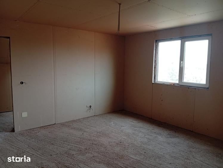 Casă cu 7 camere cu Teren 4500 Mp în Iratoșu