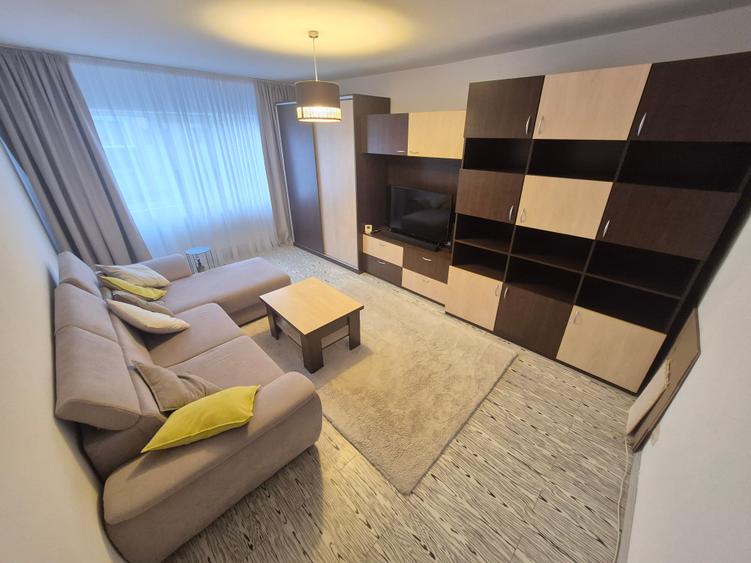 Apartament cu 2 camere decomandat în Girocului