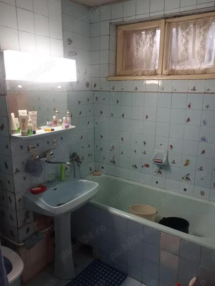 Apartament cu 4 camere decomandat în Mărăței