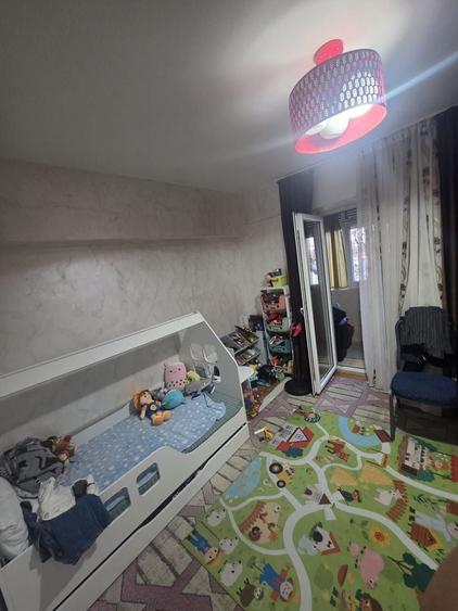 Apartament cu 4 camere decomandat, mobilat în Plantelor