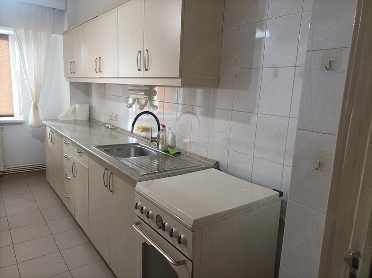 Apartament cu 3 camere decomandat în Decebal