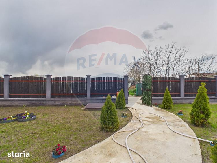 Casă cu 5 camere cu Teren 457 Mp în Vărăști