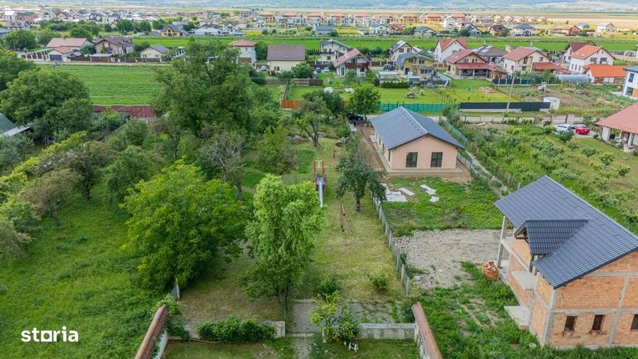 Casă cu 4 camere cu Teren 2454 Mp în Cristian
