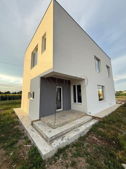 Casă individuală cu 4 camere cu Canalizare în Snagov