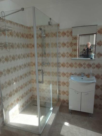 Apartament cu 3 camere decomandat în Florești