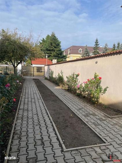 Casă cu 4 camere cu Teren 500 Mp în Central