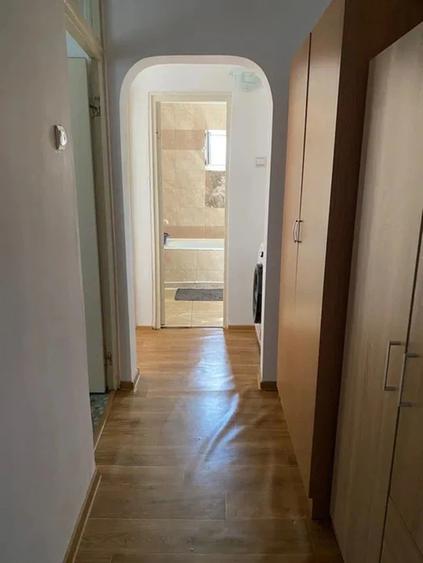 Apartament cu 3 camere decomandat în Nicolina