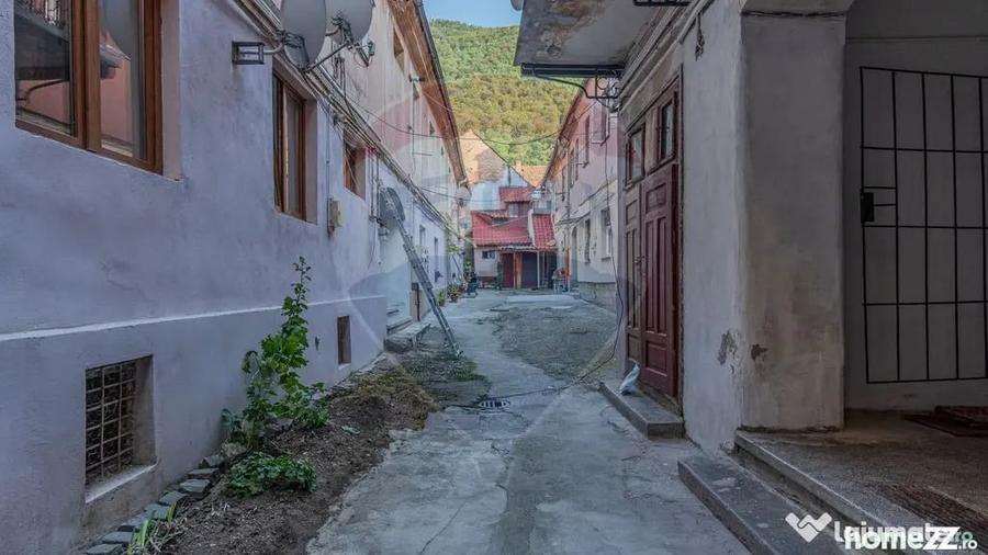 Apartament cu 2 camere semidecomandat în Schei