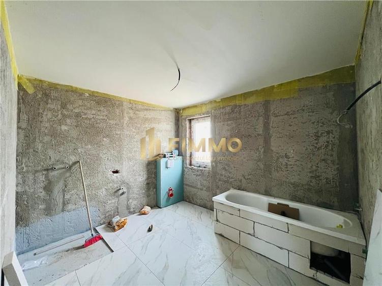 Duplex cu 4 camere cu Canalizare în Ipotești