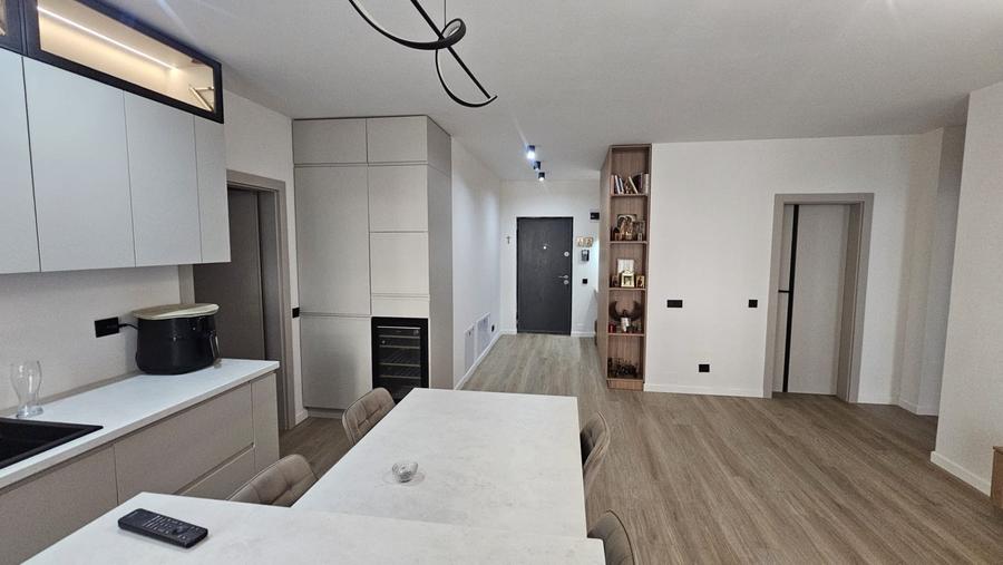Apartament cu 3 camere semidecomandat, mobilat în Florești — fotografia 3