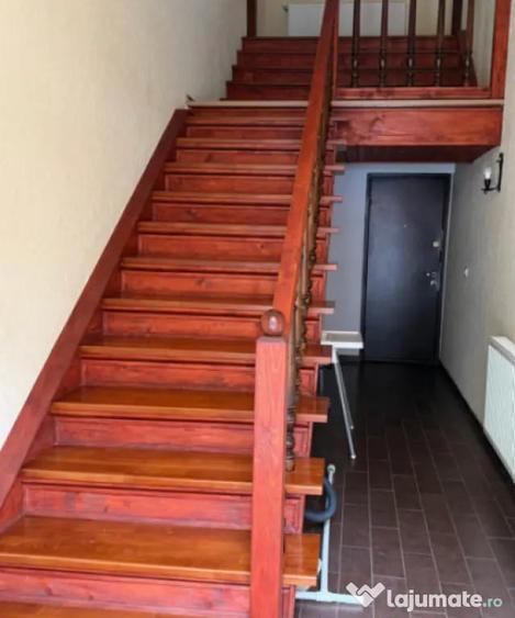 Casă cu 8 camere cu Teren 502 Mp în Castelul Peleș