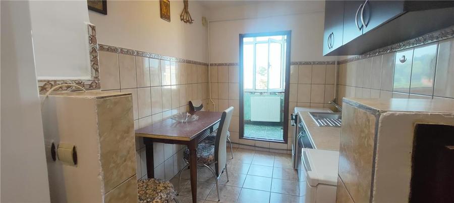 Apartament cu 2 camere decomandat în Podul de Fier