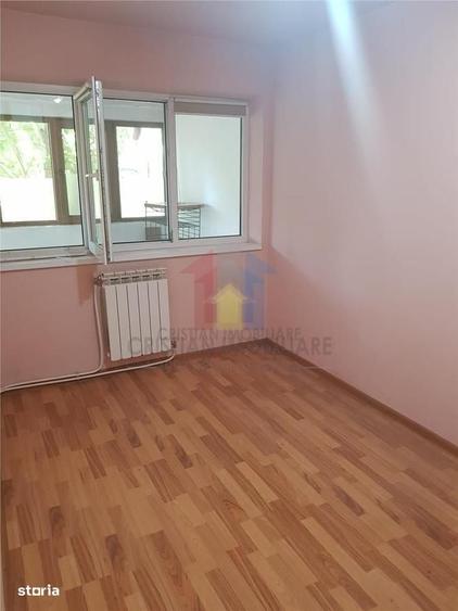 Apartament cu 3 camere semidecomandat în Gării